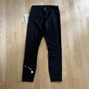 Limited Edition, Rare, Wunder Under HR Tight 25” NWT - Hawaiian Islands design.